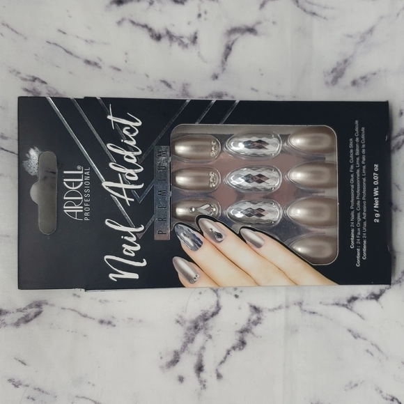 $8 w/ Purchase Premium Press on Nails - Picture 1 of 2